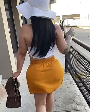 Bouncy booty Latina 🍑😋