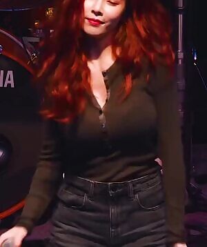 Hyuna bouncing slow-mo