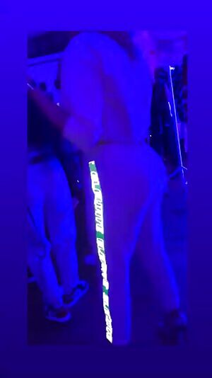 sexy twerking! hmmm.