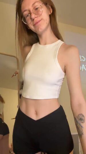 Titty Flexing Amateur Ass Babe Brunette