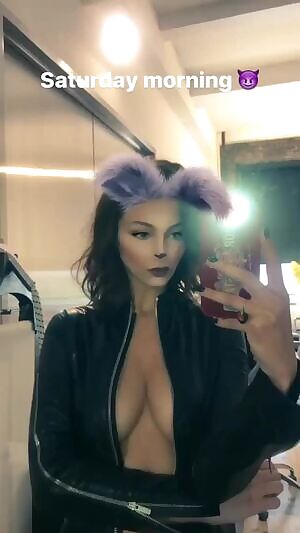 Braless Bella Hadid always manages to make my pants tighten