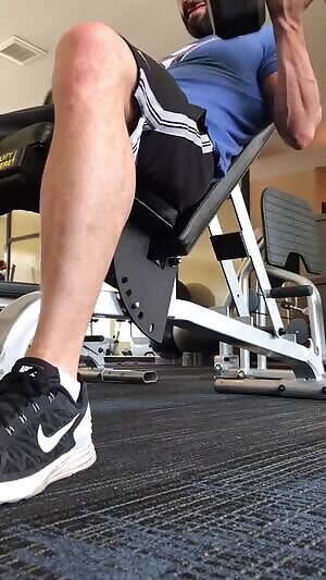 Working on that dad bod. Videos or Pics?