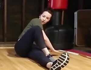 Jess Learning to Break Dance