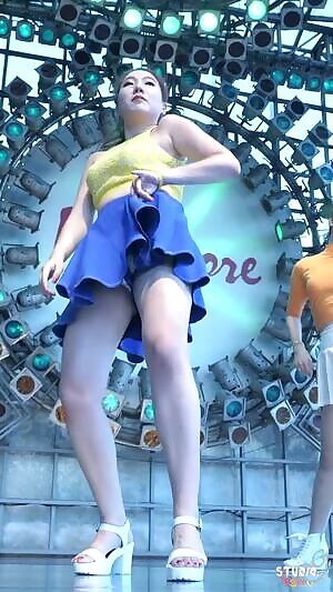 Clawsome - girl tryin' to show you something