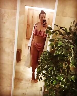 Instagram Model showing off