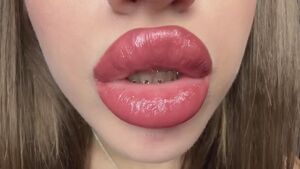 Fake Lips Bimbo Goonette Gooning Kiss