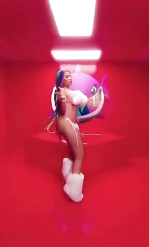 Nickis ass in Trollz video