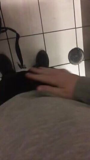 The understall BJ I was going to get got canceled due to crowded bathroom. Ended up having to check this baggage onto the flight 😫