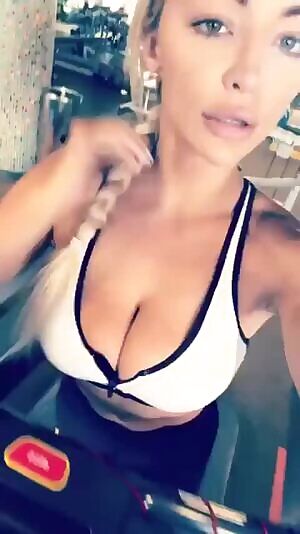 Lindsey Pelas
