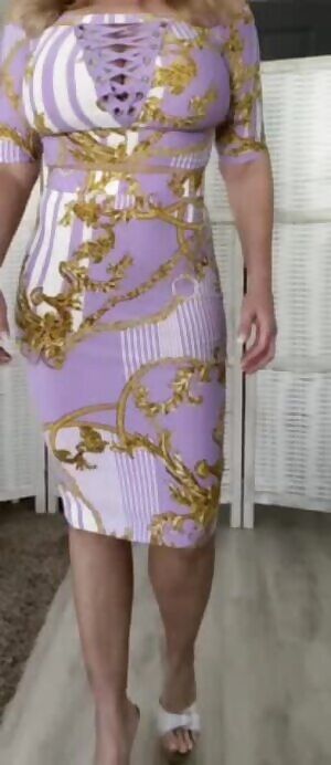 Dropping with my new dress 💜🌟