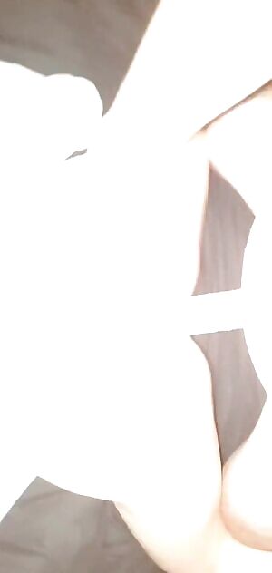 Cumshot on her beautiful ass 💦