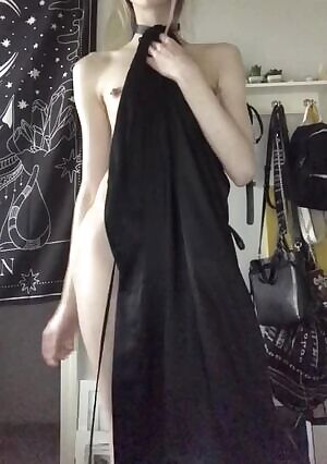 someone pls turn me into a vampire