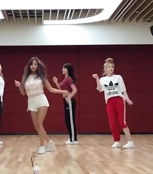 Twice - Momo & Jihyo