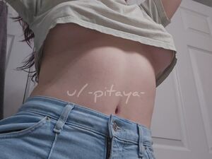 Braless Pokies Tease Underboob