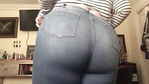 baby’s got her jeans on! ✨💓✨💓 message me 😈✨😈✨