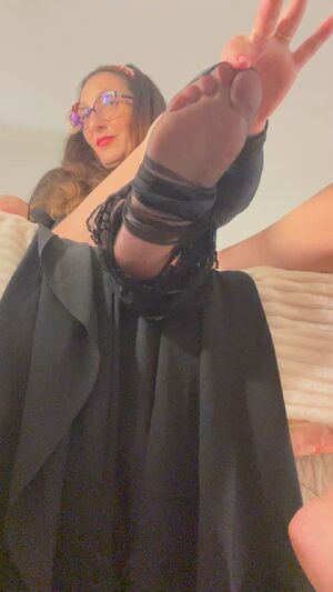 Mom Feet Glasses Hotwife Mature Nylon