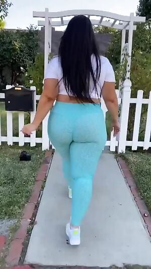 Blasted before she made it to the door 💦💦🍆