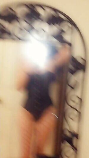 Can’t breathe in this corset, but it’s worth it🖤😈