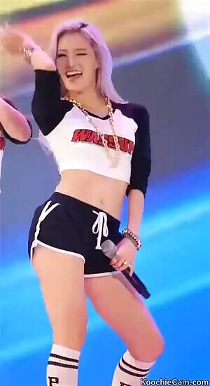 Asian Idol Moving That Booty