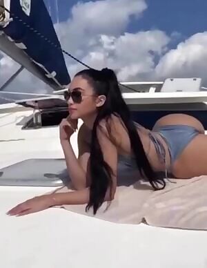 Jiggly bouncey jiggles