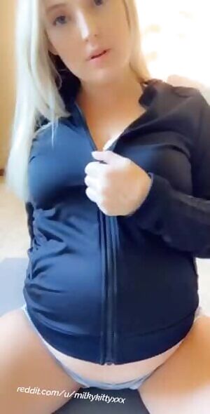 Slutty Pregnant Mom of 3 😋