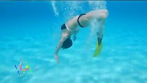 Tabata Jalil - Bikini negro 3