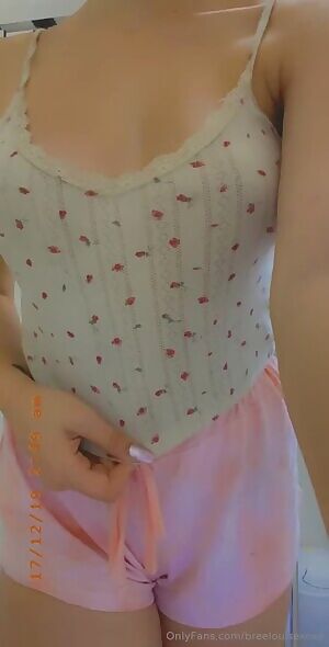 Her torpedos big enough for here? /r/breelouisexoxo