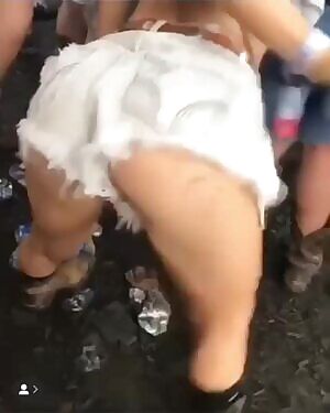 Freshman trying to impress upperclassmen with her twerking skills at party