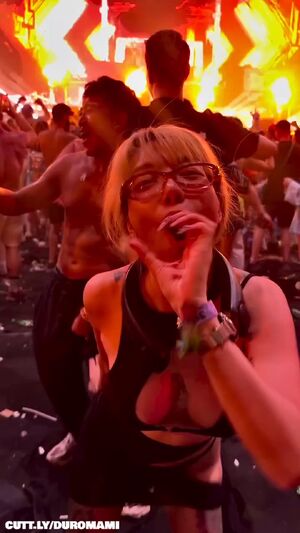 Rave Sluts Amateur Blowjob Dancing Festival