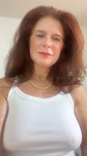 Flashing MILFs Amateur Cougar Cougars Hotwife