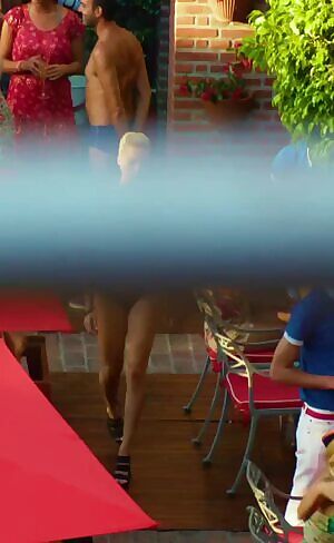 Margot Robbie's body wearing a bikini is on fire