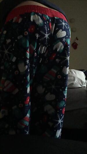 It’s not too late for wintery PJ pants is it??😘