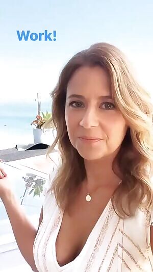 Jenna Fischer please adopt me and be my mommy