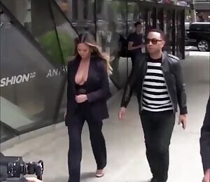 Chrissy Teigen bouncy cleavage