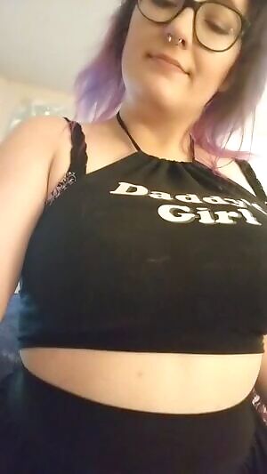 Let me be your curvy cutie~ 2Cam Available for b/g content today and tomorrow! Free 1 month Snap w/Vid Purchase! Friendly :)