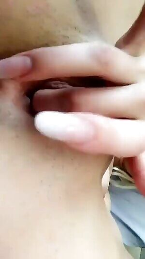 Upvote me if you'd fuck me 😍😭 sc: cute.amandax