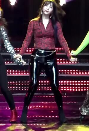 Red Velvet - Joy in Skintight Shiny Black Leather