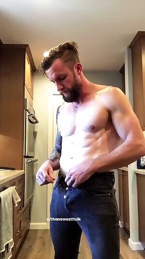 A short gif from that photo you all liked so much 🖤🖤