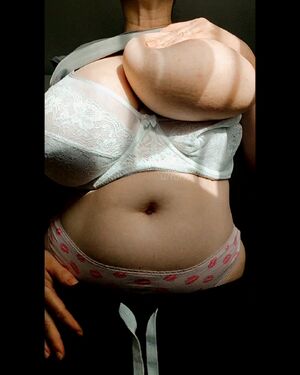 This is what a real big titted mombod looks like a few years after pregnancies :)