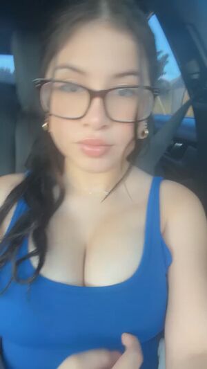 Big titties in the car