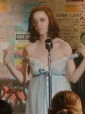 Rachel Brosnahan displays her great tits