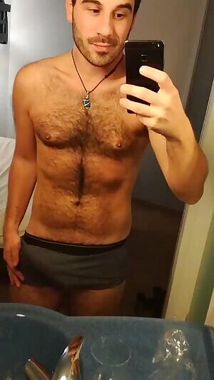 In a mood to play.. What would u like to do to me ? Come to talk ;) Je t'attend