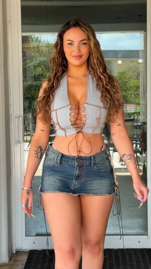 Pornstars 19honeysuckle 24/7 Busty Latina