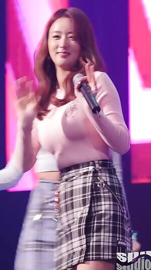 Apink - Bomi is Enormous