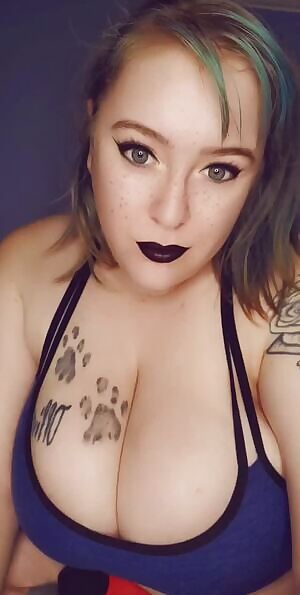 Cum talk to me daddy 🤤😈 these DDs need some love 😘