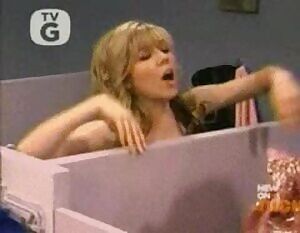 Jennette McCurdy nipslip ICarly