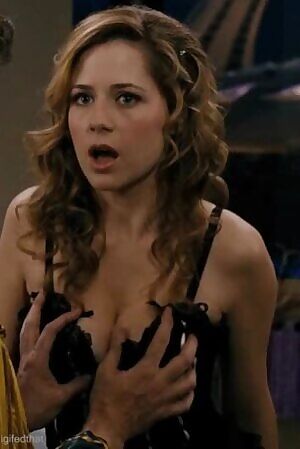 Jenna Fischer's boobs are so sexy