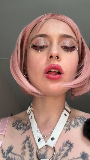 Mouth Kink Tongue