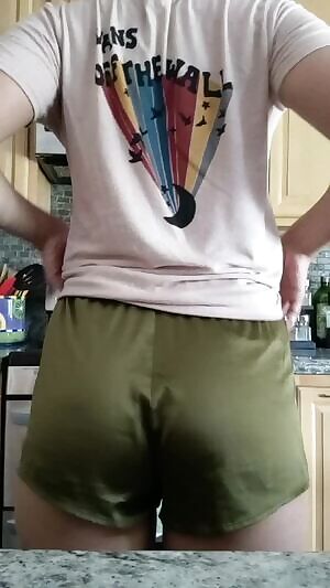 Having some fun in the kitchen...anything i can offer you for dinner?