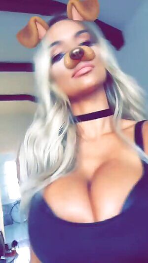 Lindsey Pelas